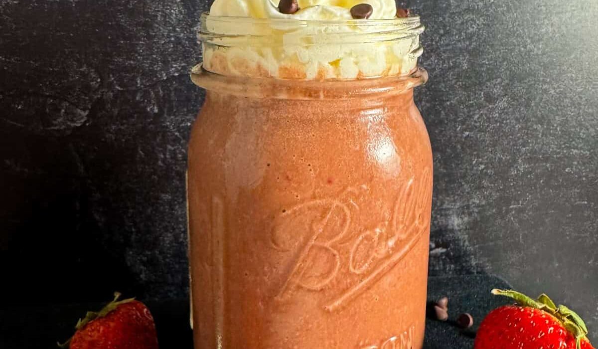 banana chocolate strawberry smoothie