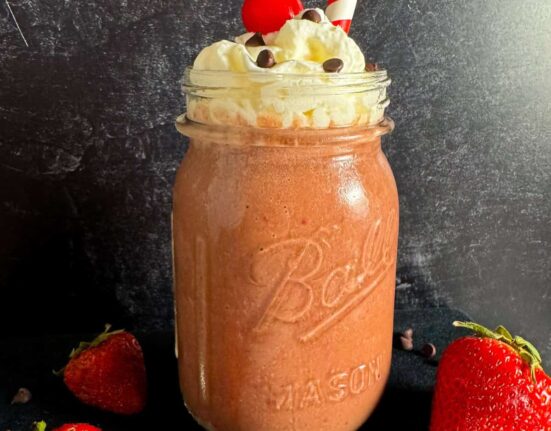 banana chocolate strawberry smoothie