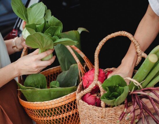 Seasonal Shopping for Fresh Ingredients