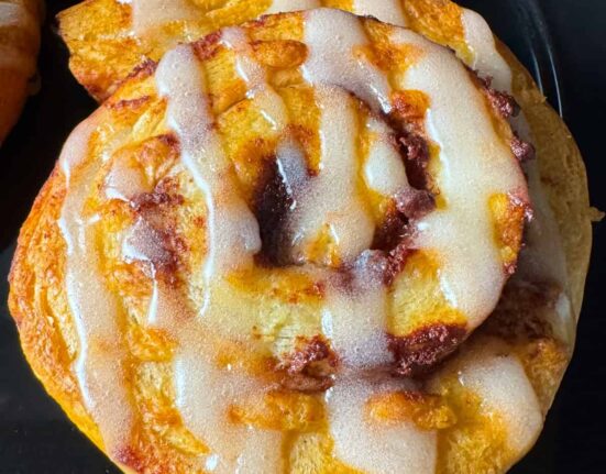 air fryer cinnamon roll