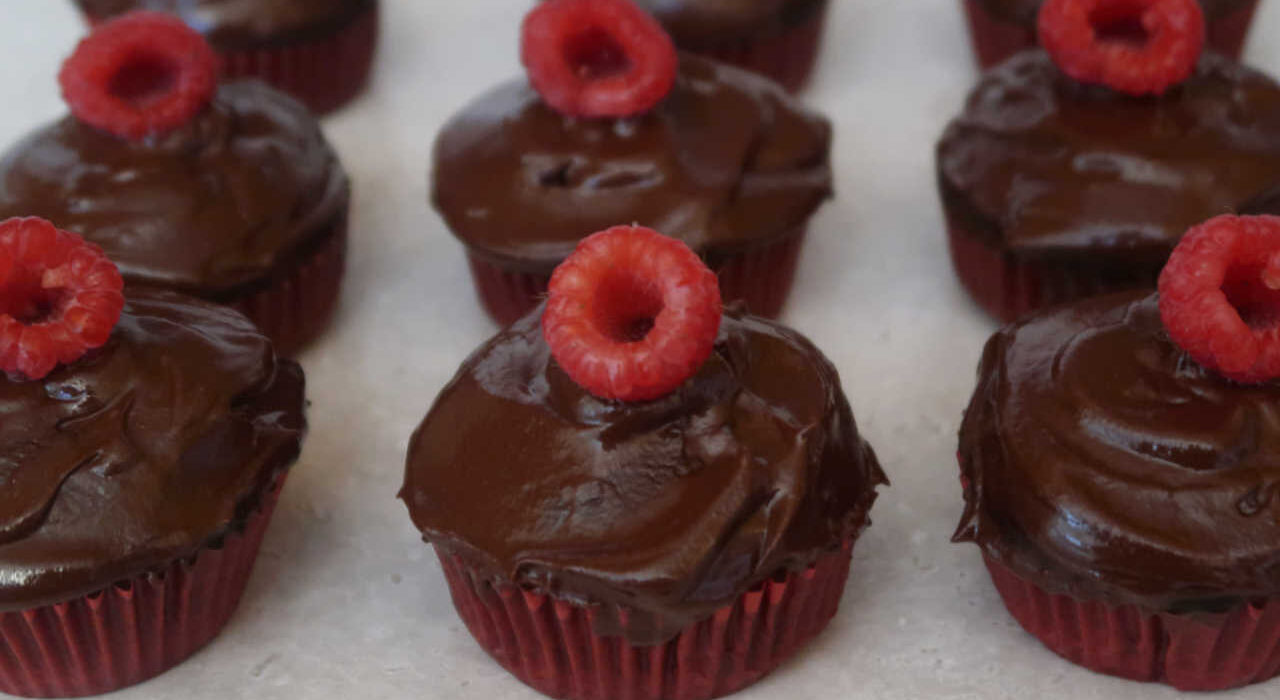 Chocolate Raspberry Cupcakes Recipe - Easy Dark Chocolate