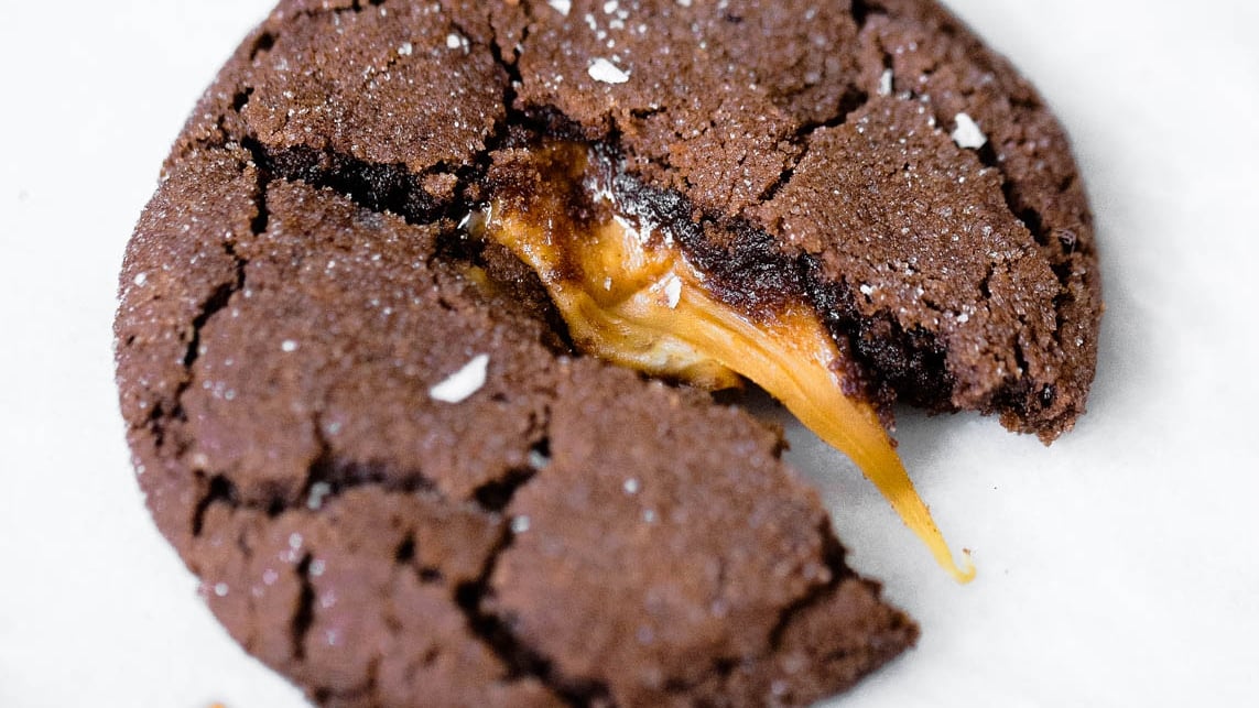 Caramel-Stuffed Chocolate Snickerdoodles (deliciously chewy!)