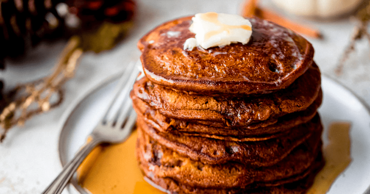 Fluffy Gingerbread Pancakes (the best holiday breakfast!)