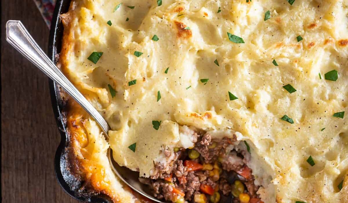 Overhead image of a shepherds pie in a skillet
