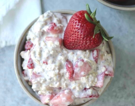 strawberry cheesecake overnight oats