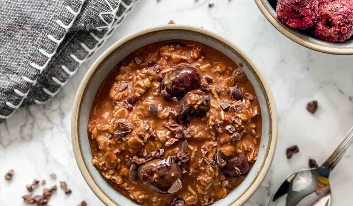 Black Forest Overnight Oats (Chocolate and Cherries)