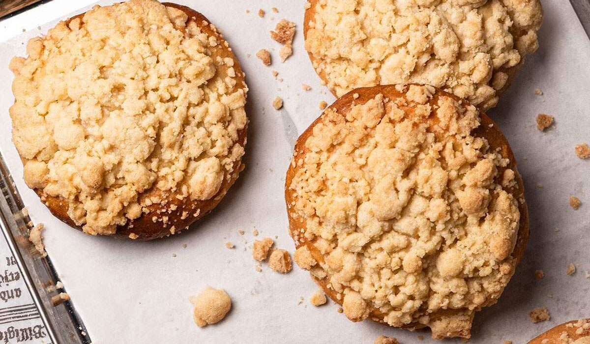 Baked Vegan Streuselbrötchen (crumble rolls) on a baking tray.