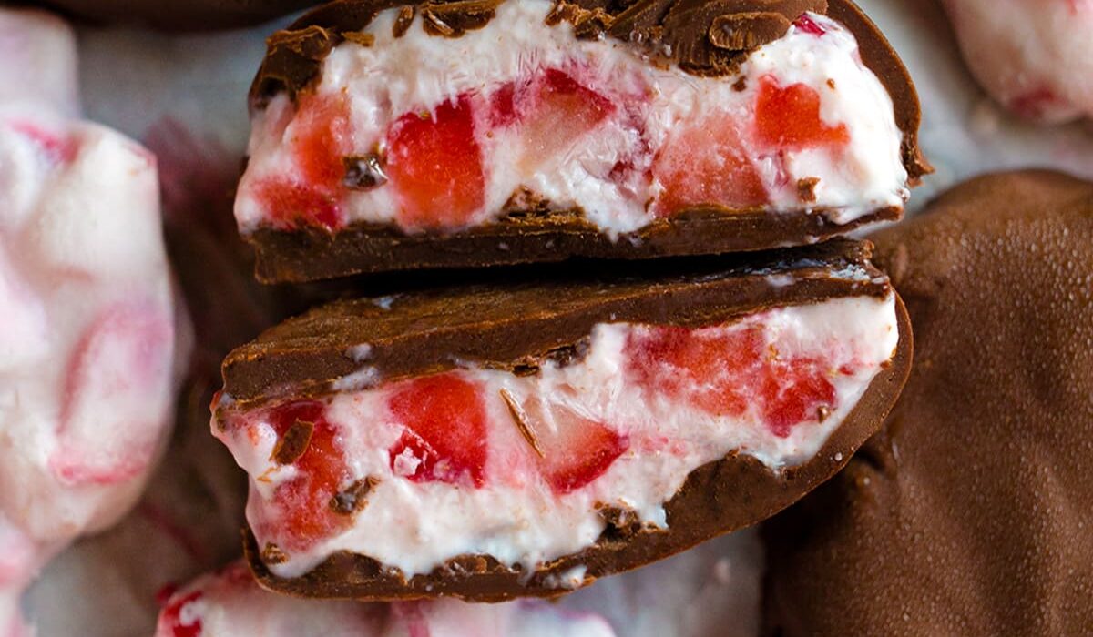 Healthy Chocolate Strawberry Yogurt Clusters Recipe