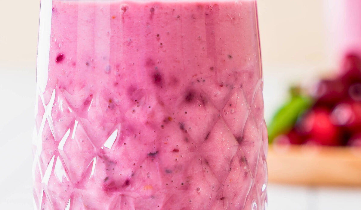 Berry smoothie in a decorative glass