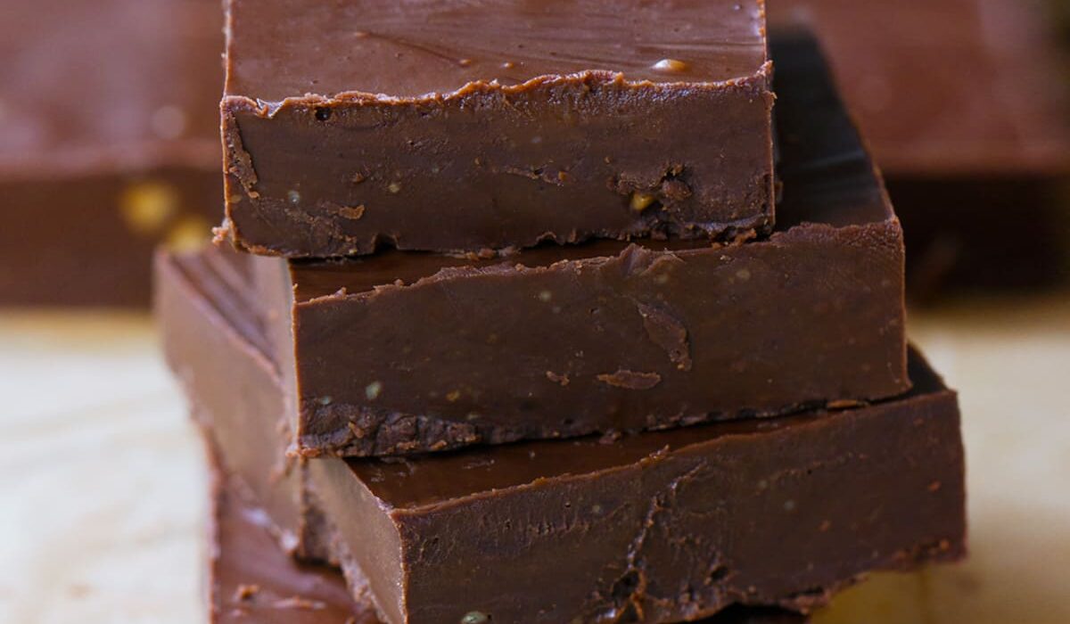 Easy Chocolate Fudge Bars Recipe
